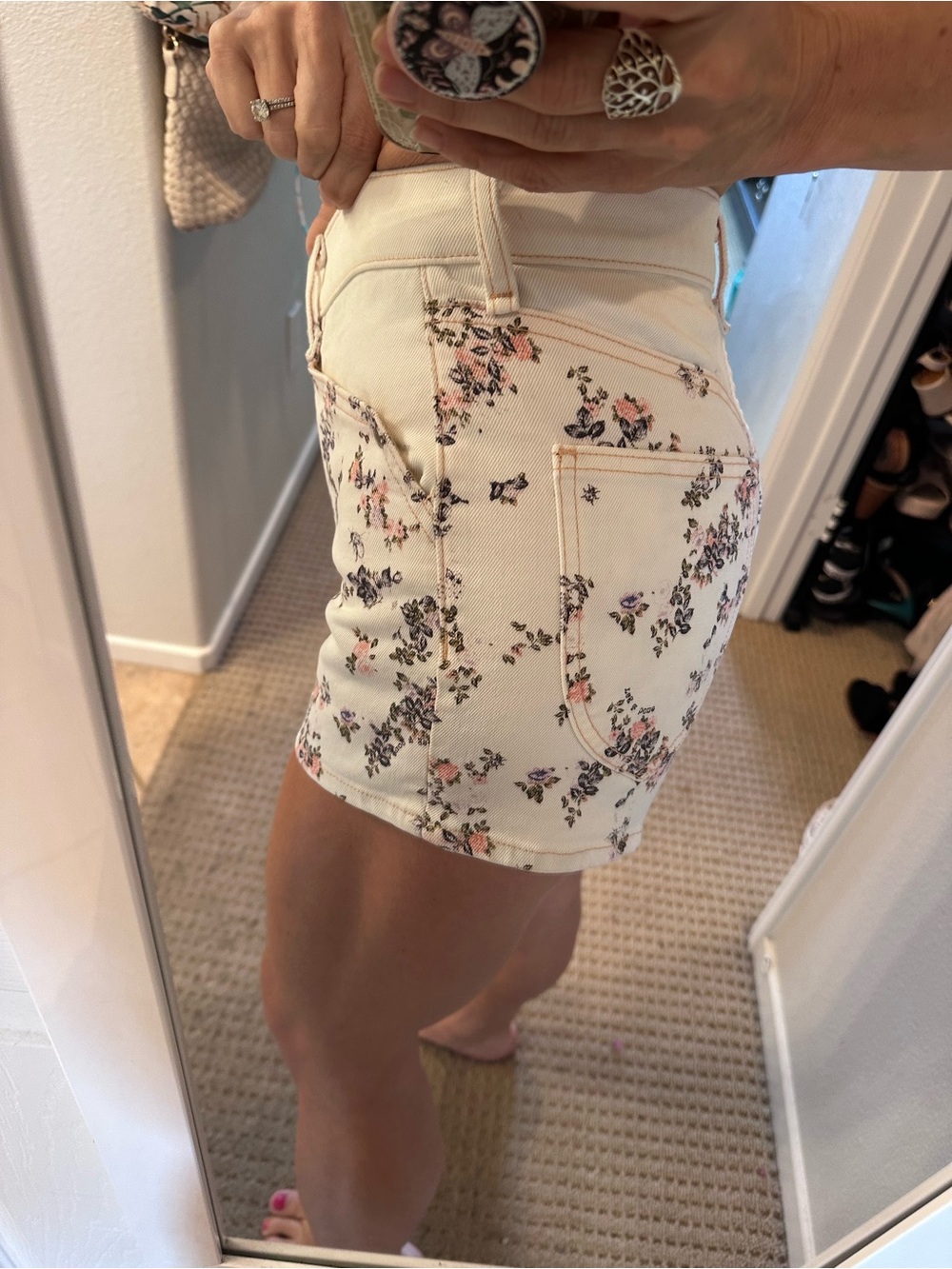 Rag & Bone Floral White Denim Shorts Size 25 (Like New) Snap Side Detail
